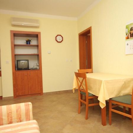 Apartments With A Parking Space Mali Losinj Mali Lošinj Exterior foto