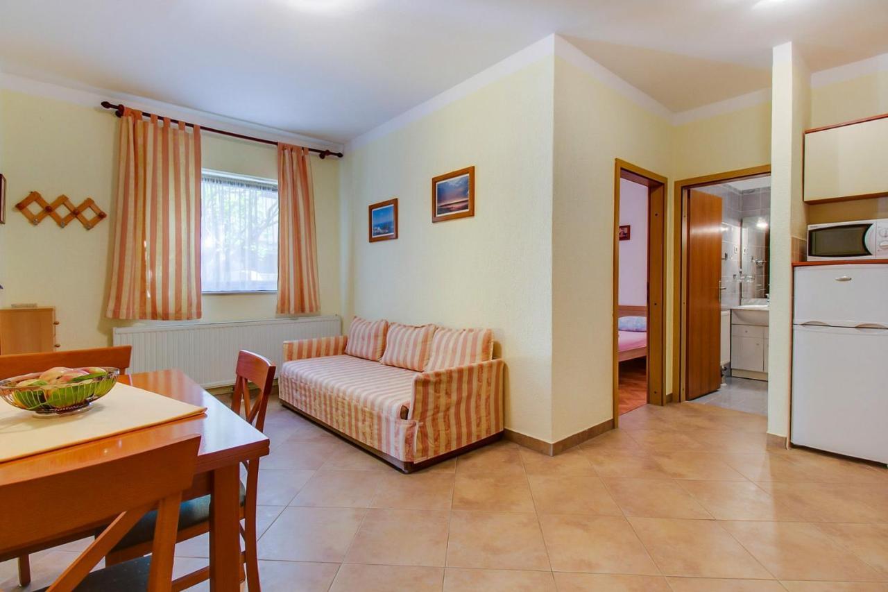 Apartments With A Parking Space Mali Losinj Mali Lošinj Exterior foto