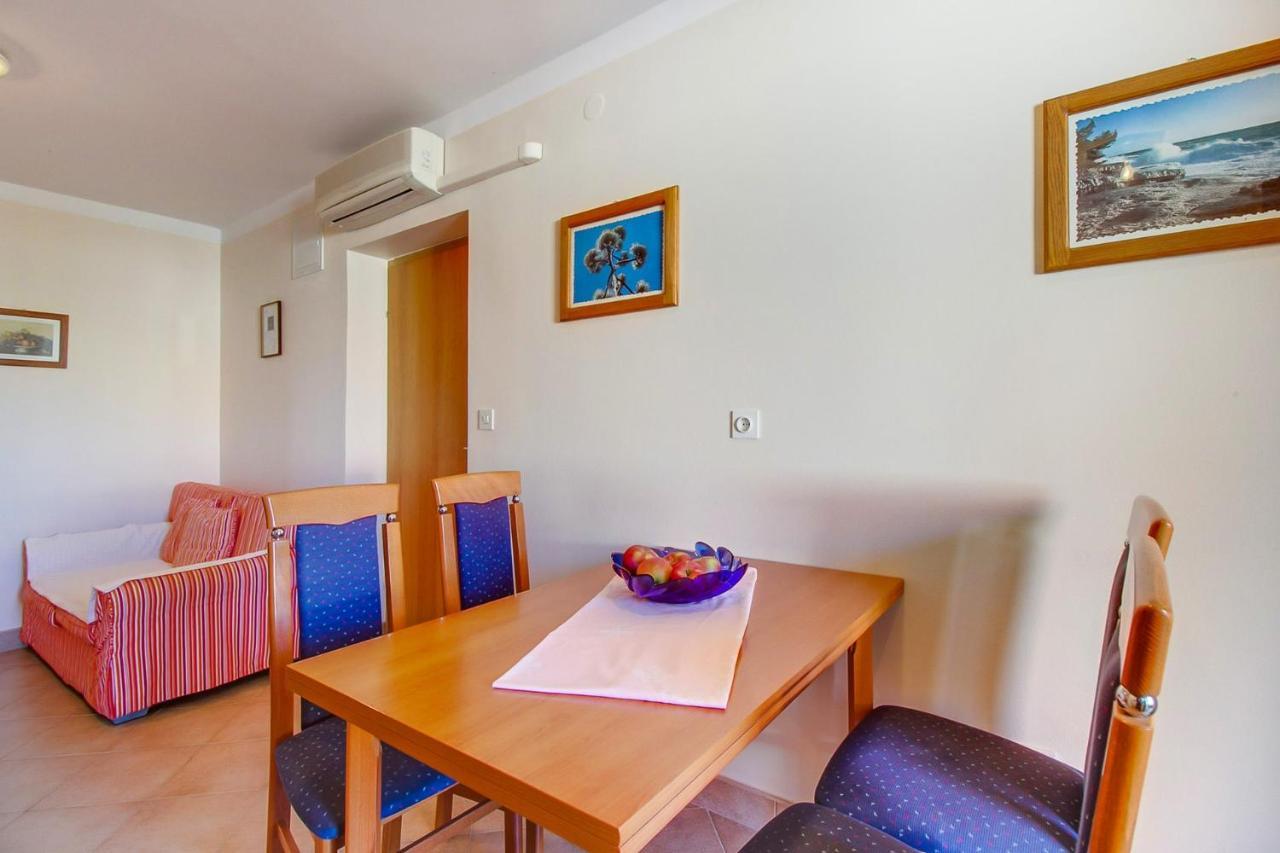 Apartments With A Parking Space Mali Losinj Mali Lošinj Exterior foto