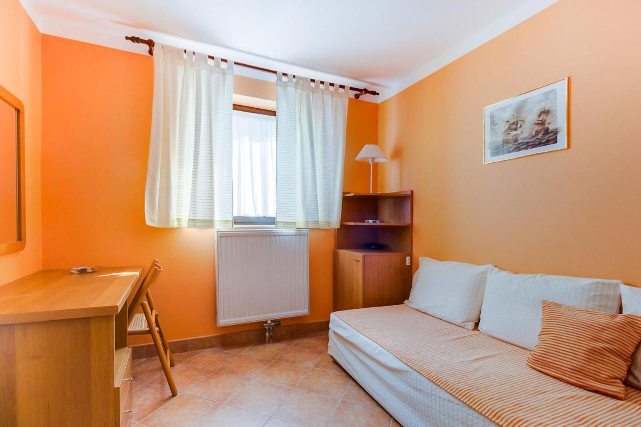 Apartments With A Parking Space Mali Losinj Mali Lošinj Exterior foto