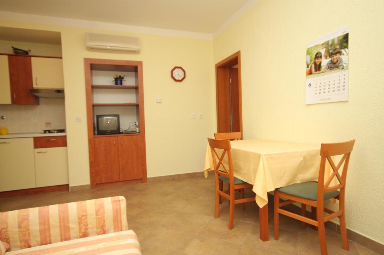 Apartments With A Parking Space Mali Losinj Mali Lošinj Exterior foto
